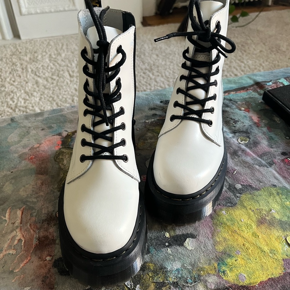 Jadon platform doc martens. Smooth white leather. Size womens 7 / 38